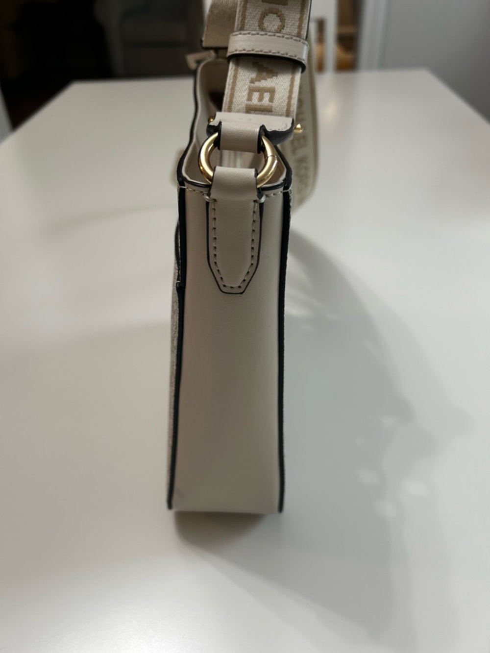 Michael Kors Cream Logo Crossbody Bag with Signature Strap - Picture 4 of 8